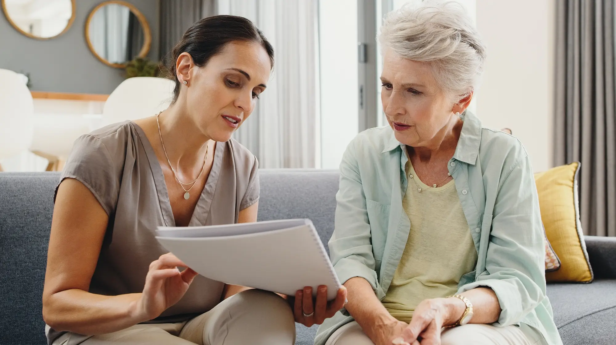 Young woman talking to senior woman*`