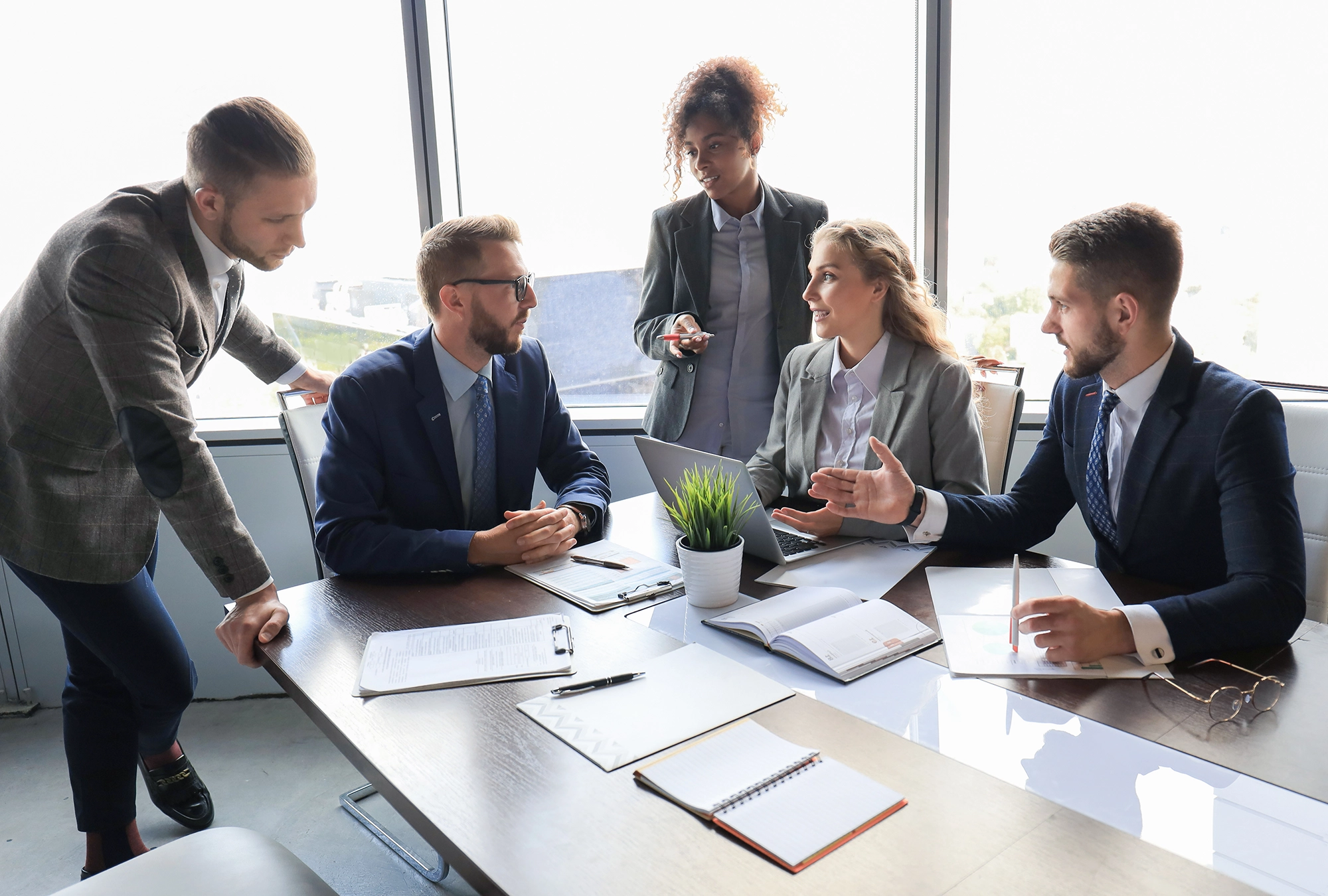 A team working on liquidity planning