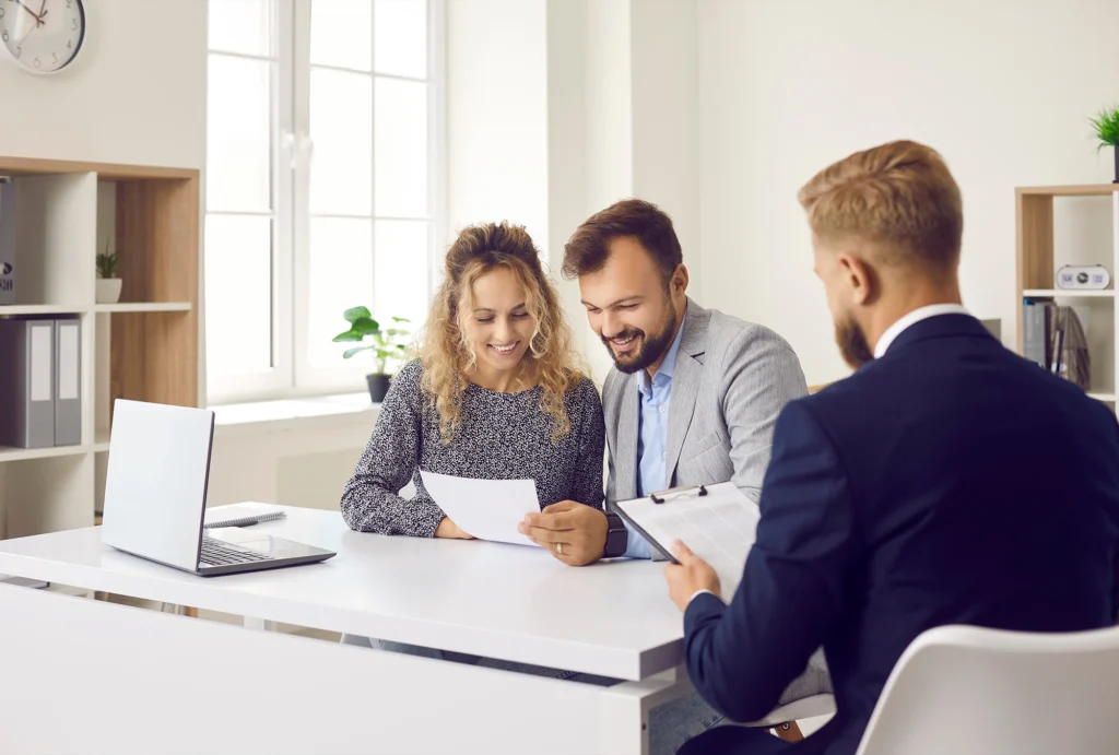 A couple is comparing a roth IRA to a traditional IRA with their advisor