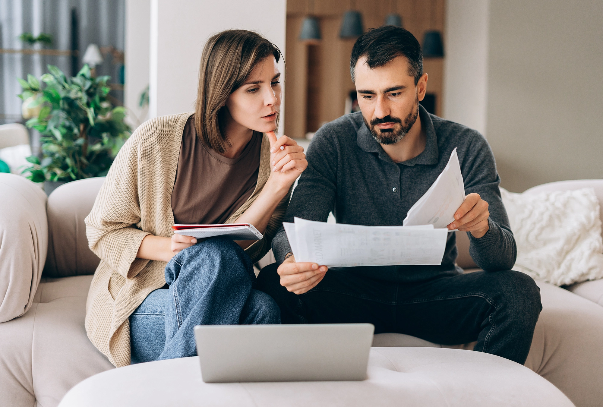 A family making a financial plan